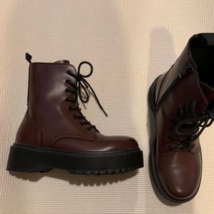 Platform maroon boots